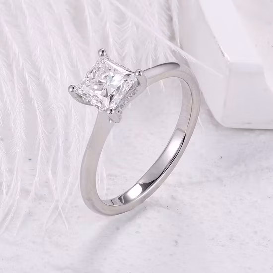 Diamondx Anel de rubi com diamante de laboratório com corte esmeralda em ouro 14K e prata esterlina